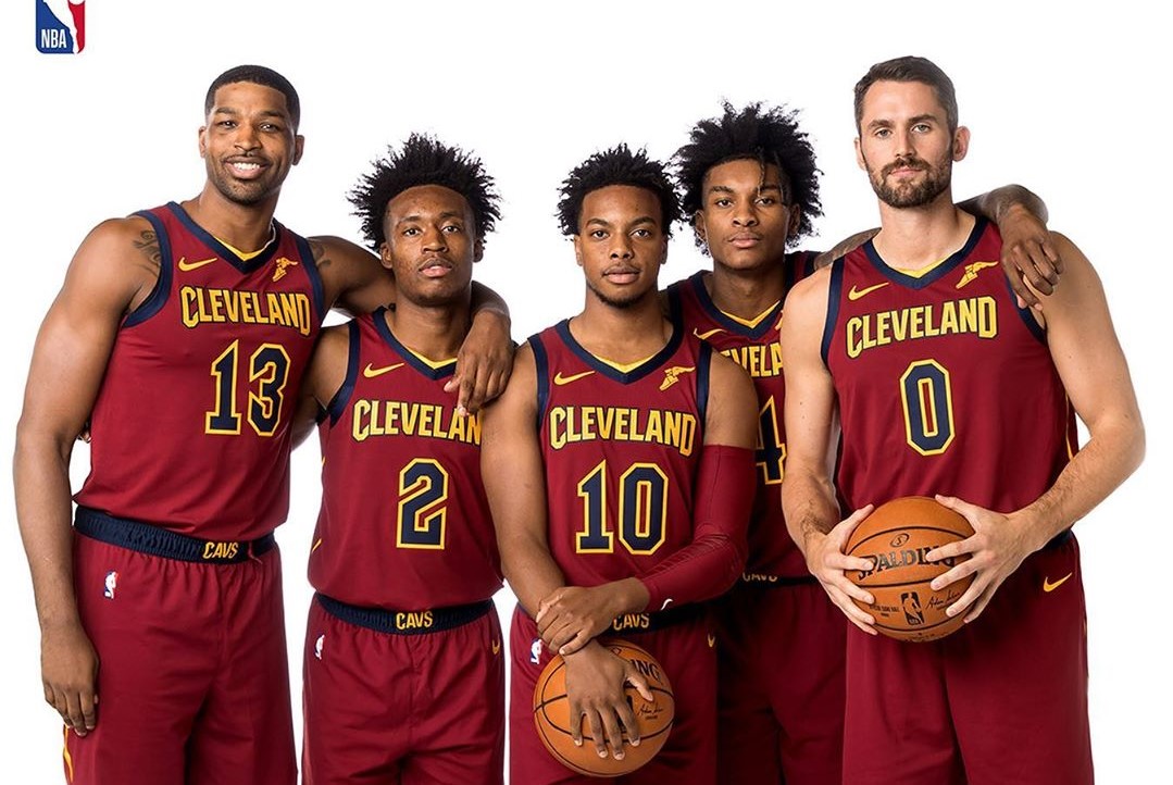 浓眉解析赢球关键：下半场复苏靠耐心，内线进攻是球队根基（浓眉解读取胜之道：耐心助下半场回暖，内线进攻是球队基石）