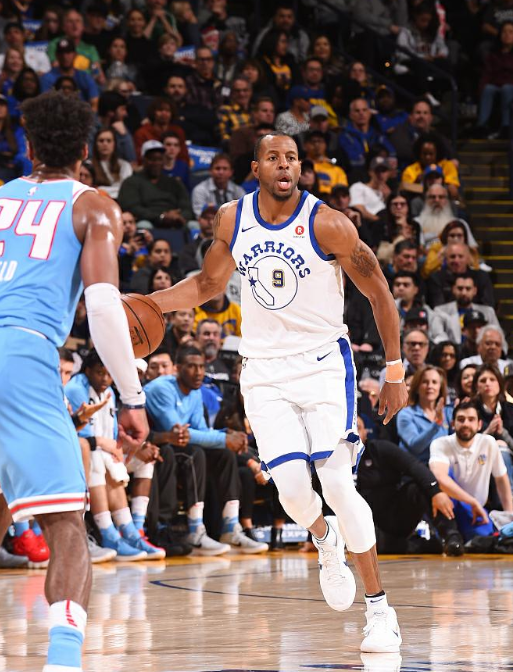 曼联对阵西汉姆联：德利赫特缺席，阿莫林调整阵容迎战（曼联迎战西汉姆：德利赫特缺阵，阿莫林变阵出击）