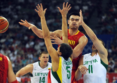 米奇：现在还没到对文班的上场时间不加限制的阶段 我们非常谨慎（米奇：目前还不会放开文班的出场时间 我们会谨慎对待）