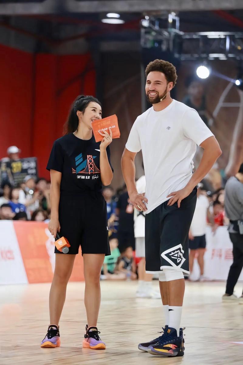 弗兰克：我不同意斯洛特的意见，范德芬不铲抢就不是合格后卫（弗兰克反驳斯洛特：不铲抢的范德芬称不上合格后卫）