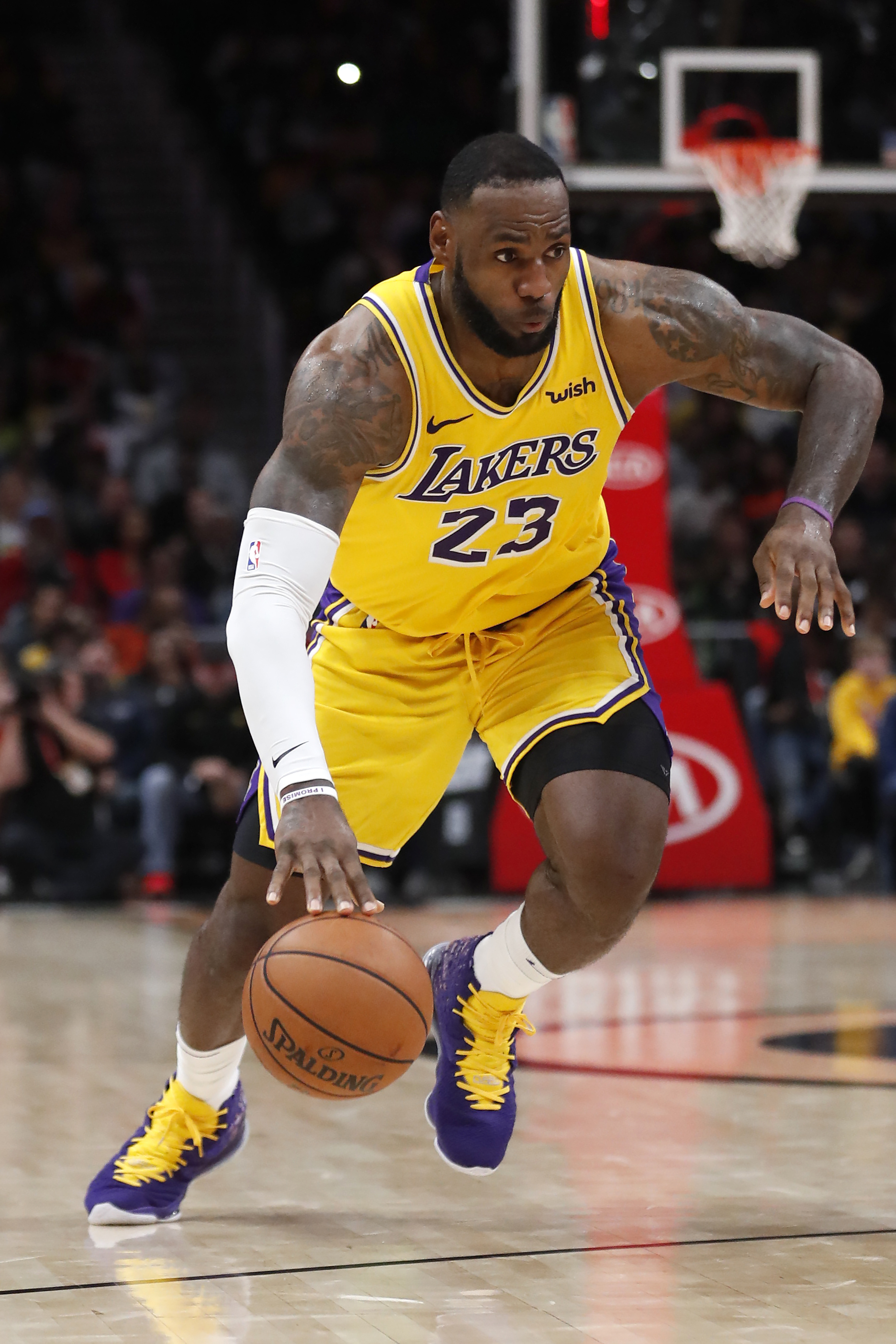 高效！切特13中9&三分4中4轰24分8板3帽（神准高效！切特13投9中、三分4投全中砍下24分8板3帽）