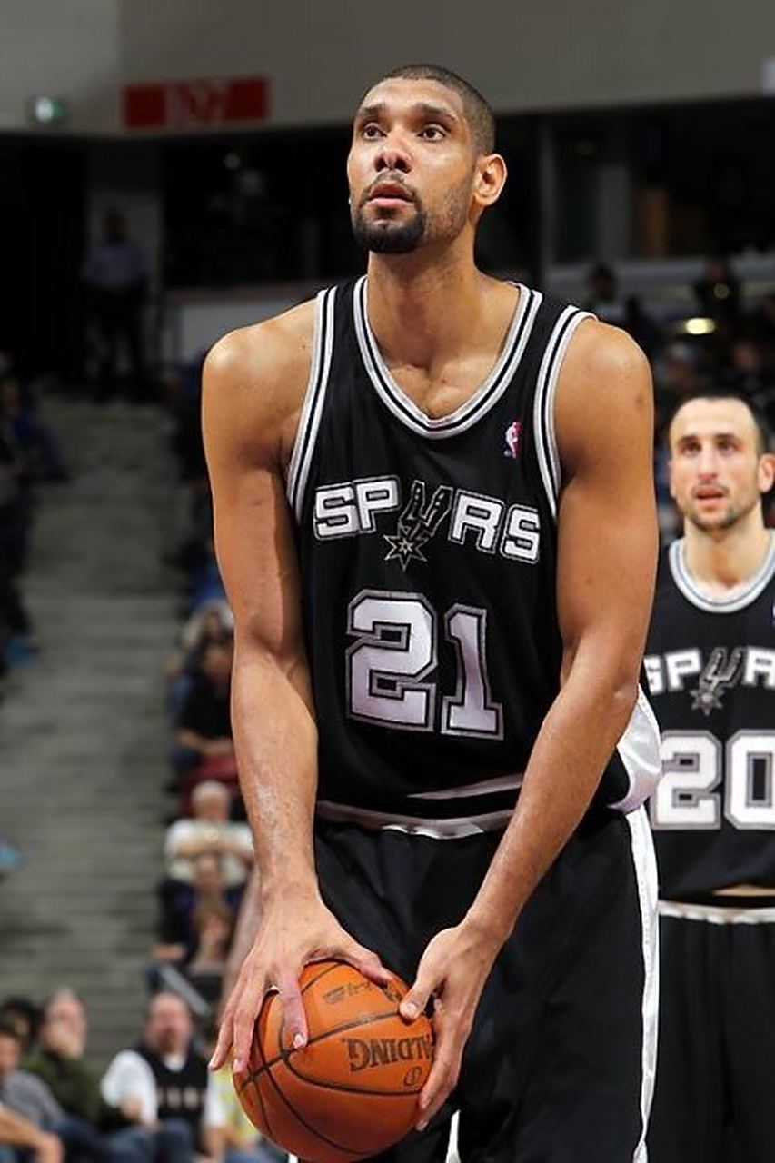 欧文快攻一条龙完成得分（欧文一条龙快攻上篮得手）