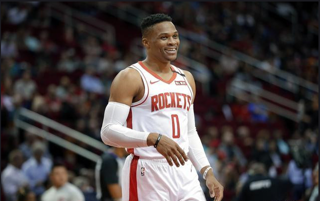 半场战报：尤文2-1卡利亚里，伊尔迪兹双响，弗拉霍维奇伤退（半场速递：尤文暂2-1领先卡利亚里，伊尔迪兹梅开二度，弗拉霍维奇伤退离场）