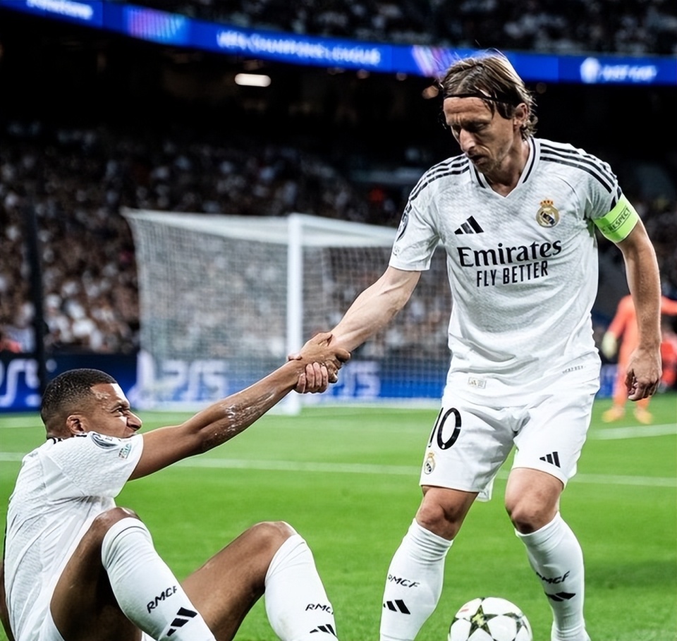 不太行！浓眉首节分钟3中0没得分 仅拿到2篮板（浓眉首节手感冰冷：3投全失零得分，仅2篮板）