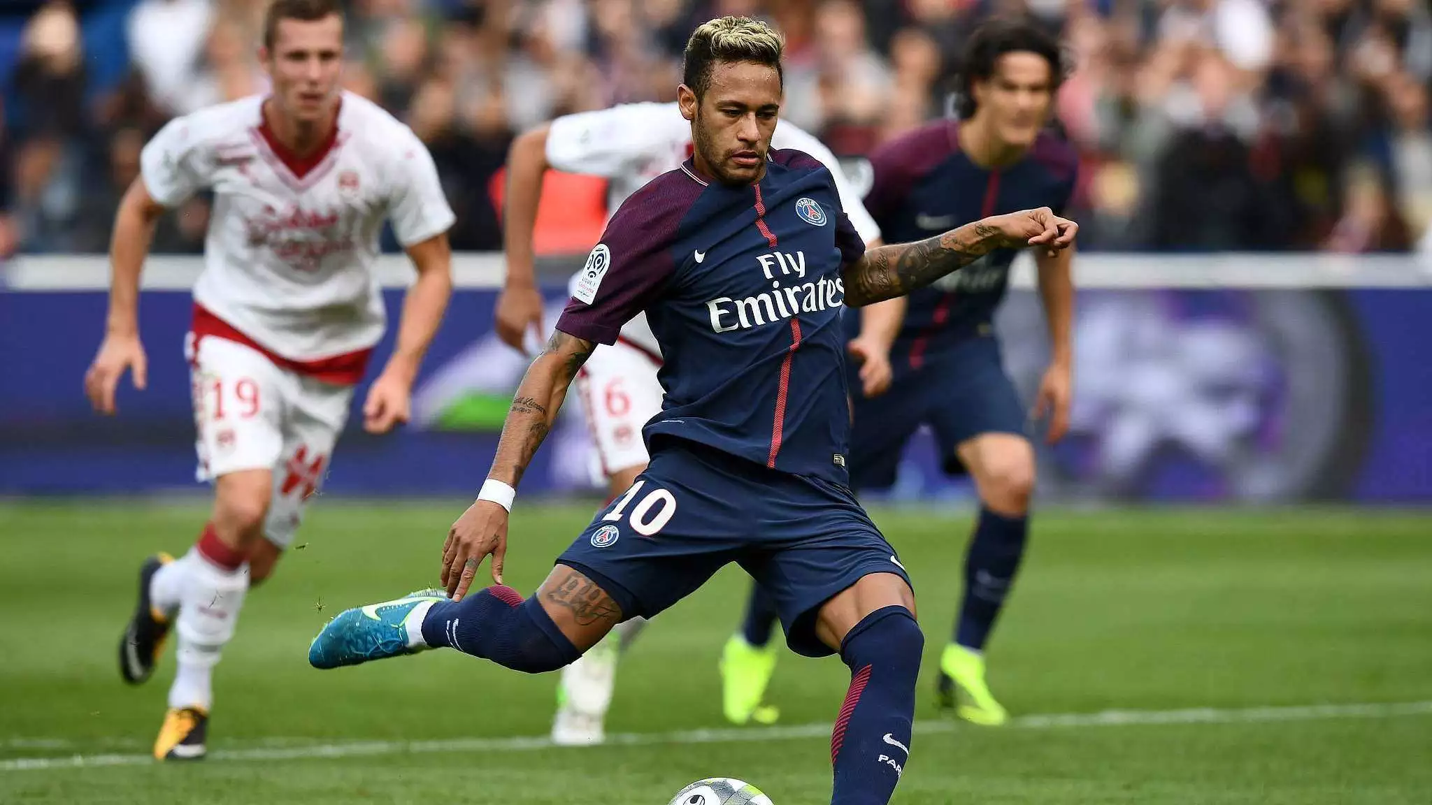 多库：我现在会主动要球；亨利教了我1对1过人的细节（多库：现在我会主动要球，亨利教给我一对一过人要诀）