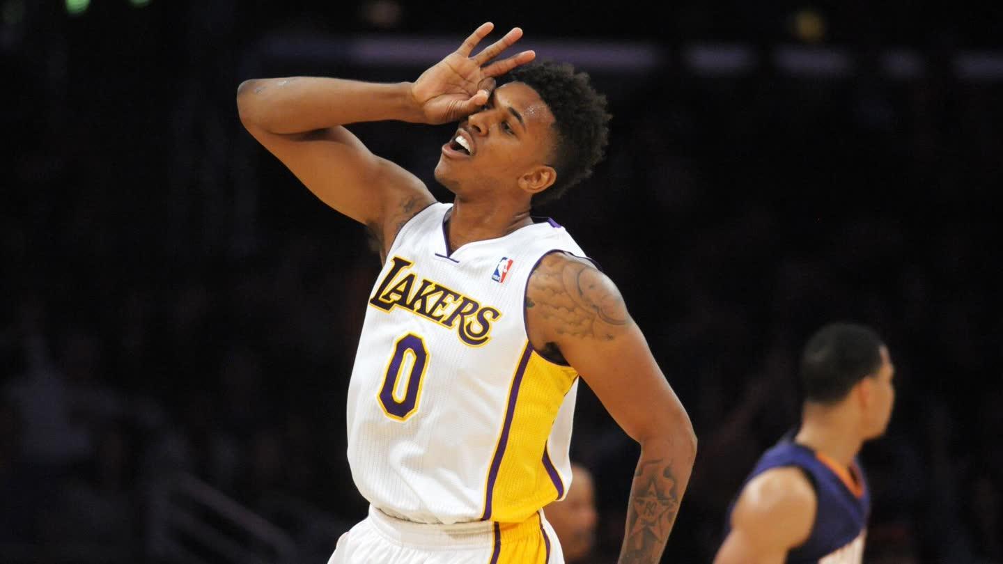 替补得分倒数第一！湖人惨败暴露最大短板 雷迪克面临严峻考验（湖人替补火力垫底，惨败揭示最大弱点，雷迪克面临艰难考验）