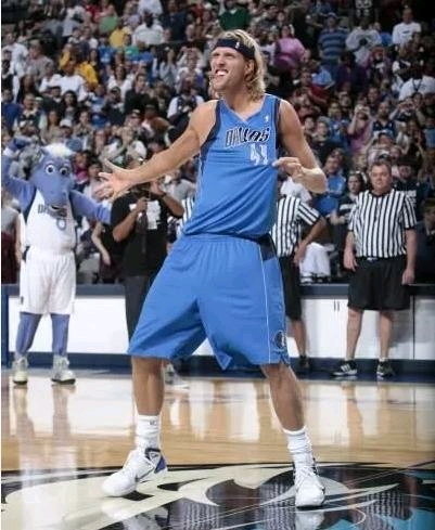 詹姆斯的全面性与乔丹的卓越（詹姆斯的全能与乔丹的非凡）