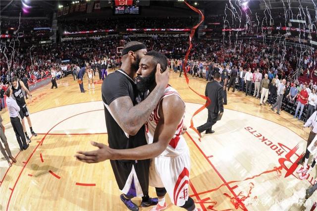 足球国足替补席贡献大，两人替补破门（国足板凳发威，两名替补相继破门）