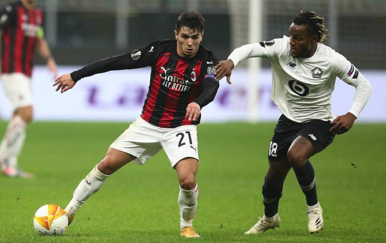 记者：库尔图瓦因肠胃炎退出训练，预计无法出战奥林匹亚科斯（库尔图瓦肠胃炎缺席训练，预计无缘对阵奥林匹亚科斯）