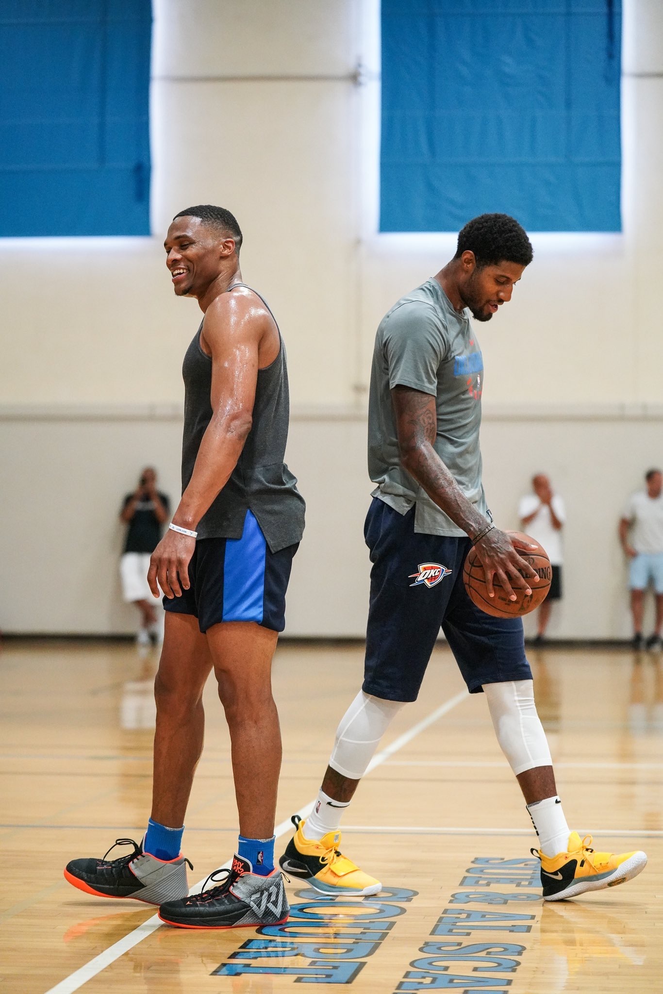 世预赛全胜+零失球！英格兰2-0客胜阿尔巴尼亚，凯恩梅开二度（凯恩双响，英格兰客场2-0阿尔巴尼亚，世预赛保持全胜并零失球）