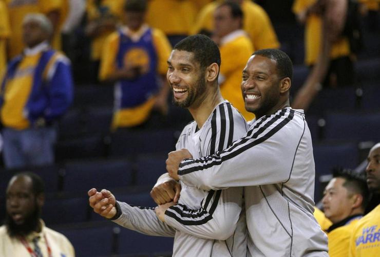 疯狂较劲！火箭湖人连续五次攻防都造犯规罚球 双方连续8罚全中（互不相让！火箭与湖人连续五回合攻防都造犯规罚球，双方8次罚球全中）