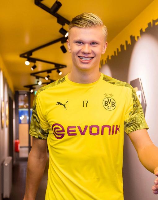 汉堡vs云达不莱梅：法比奥-维埃拉、洛孔加首发，菅原由势、施密德出战（汉堡对阵云达不莱梅：法比奥-维埃拉、洛孔加先发，菅原由势、施密德亮相）