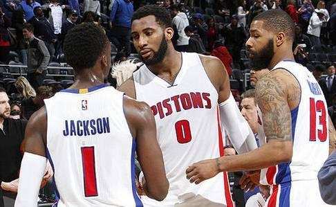 莱奥头发被拽找阿切尔比理论，后者：敢再指我就掰断你手指头（头发被拽后莱奥上前质问阿切尔比，后者警告：再指我就掰断你手指）