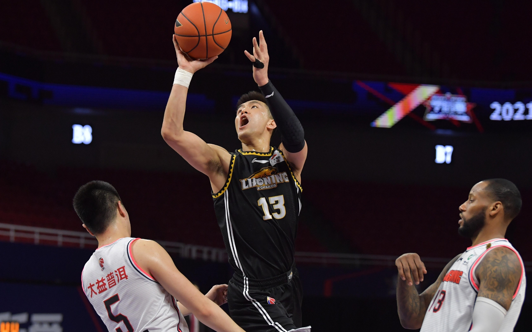 深入剖析骑士板凳席的出色表现（全面解读骑士替补阵容的亮眼发挥）