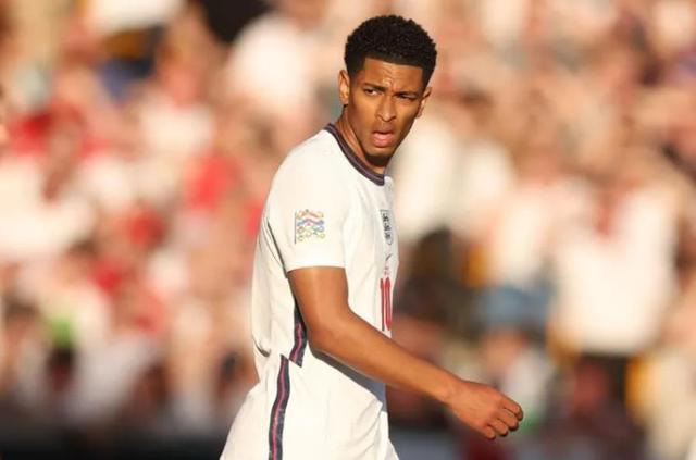 卡利亚里主帅：面对伊尔迪兹这种冠军球员，疏忽就会付出代价（卡利亚里主帅：面对伊尔迪兹等冠军级球员，哪怕一瞬走神都要付出代价）