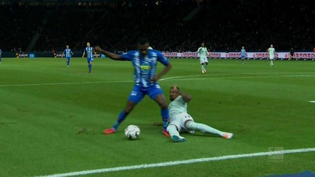 两战28扣15中+2拦6发：女排17岁1.82米重炮手太稳 再冲最佳主攻？（17岁1.82米女排重炮两战15次成功扣杀、2拦6发，状态稳健再冲最佳主攻？）