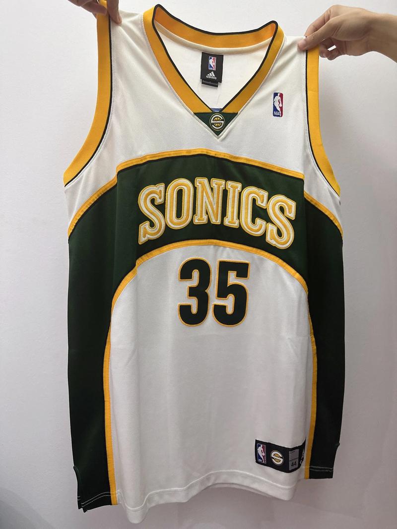 CBA揭幕战外援表现可圈可点，双方外援得分占比均超五成（CBA首战外援抢眼：两队得分过半由外援贡献）