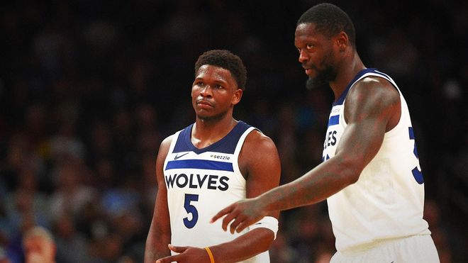 王浩然三分线外11投仅2中，效率低下的表现引发讨论（王浩然外线手感不佳：11投仅2中引发热议）