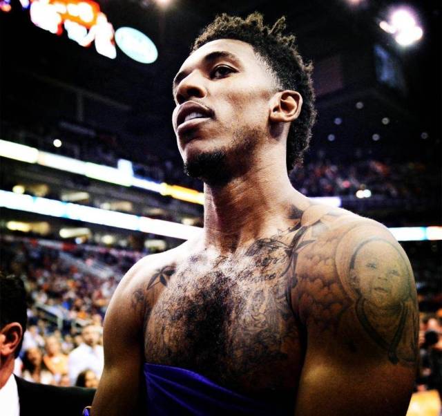 CBA首秀17分钟砍8分3板！宏远18岁小将征服杜锋，二飞为他提前退役（CBA处子秀17分钟8分3板！宏远18岁新星获杜锋认可，二飞为其提前退役）