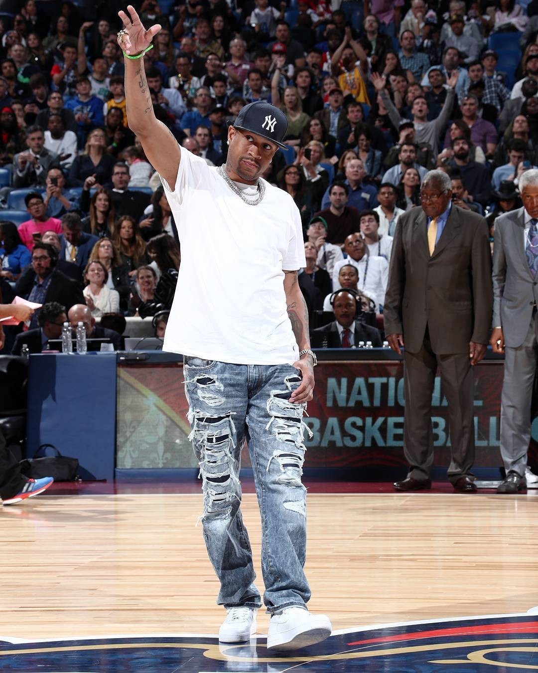 姆巴佩西甲生涯前50场47球，仅次于C罗（姆巴佩西甲50场轰入47球，效率仅次C罗）