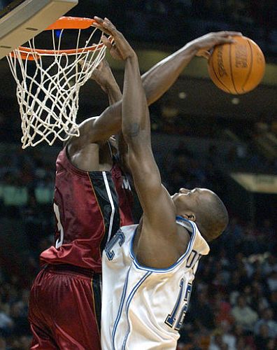 高清：英超曼联1-1西汉姆 红魔攻击线哑火（高清：英超曼联1-1战平西汉姆 红魔锋线乏力）