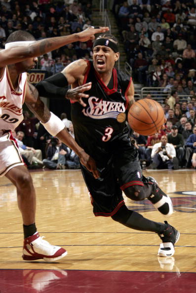 英超争议判罚：布莱顿进球犯不犯规？（英超引发争议：布莱顿这粒进球该判犯规吗？）