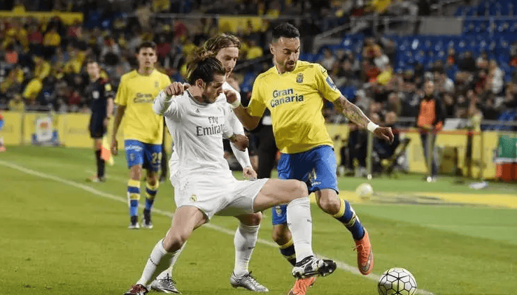 孔德自加盟巴萨以来已打入3粒乌龙球，为同期队内最多（孔德加盟巴萨后已打进3个乌龙球，居同期队内首位）